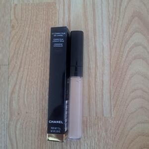 Le Correcteur de Chanel B30